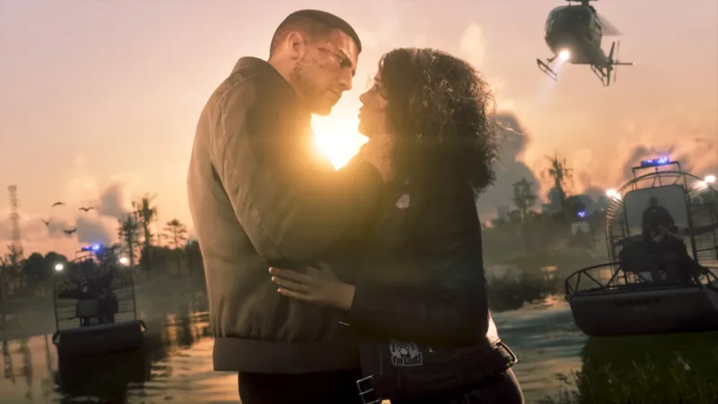 Jason hält Lucia am Wasser im Arm, im Gegenlicht der tiefstehenden Sonne. Hinter ihnen warten Airboats des Sheriffs mit Blaulicht. Bild: Rockstar Games