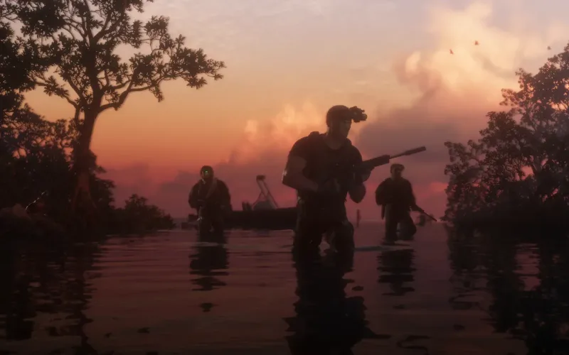 Sekunde 28 im 4K-Bild: drei Männer mit Nachtsichtgeräten und schallgedämpften Gewehren waten durch Mangrovenwasser, hinter ihnen ein Airboat. Bild: Rockstar Games, Launch Trailer